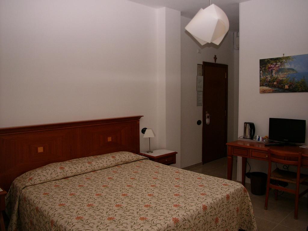 Hotel Lido Deiva Marina Exterior foto