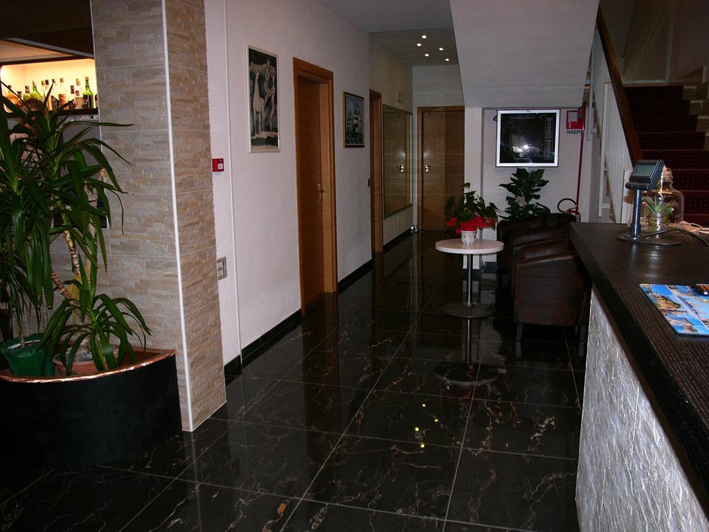 Hotel Lido Deiva Marina Exterior foto